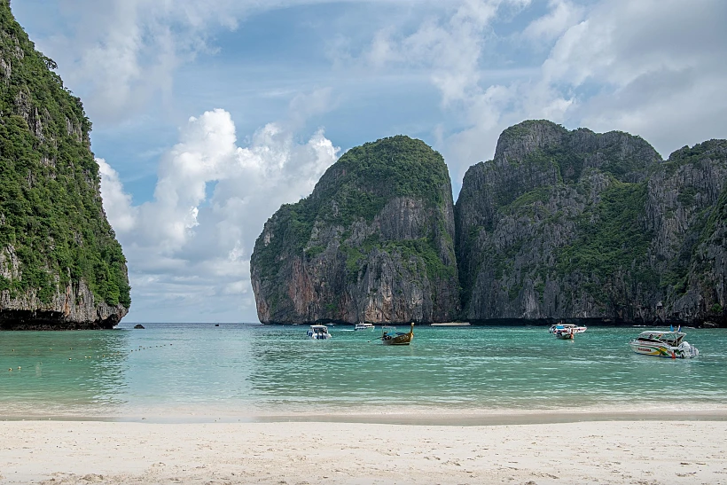 Phi Phi Islands מפרץ מאיה בקו פי פי בתאילנד