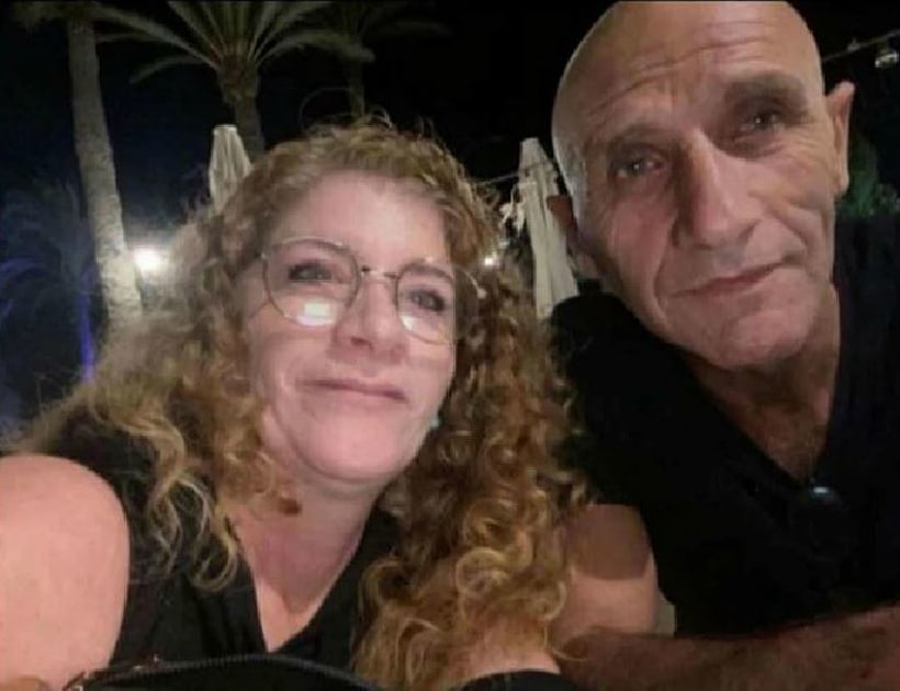 יאיר יעקב עם בת זוגו מירב טל, ששוחררה בעסקה הראשונה