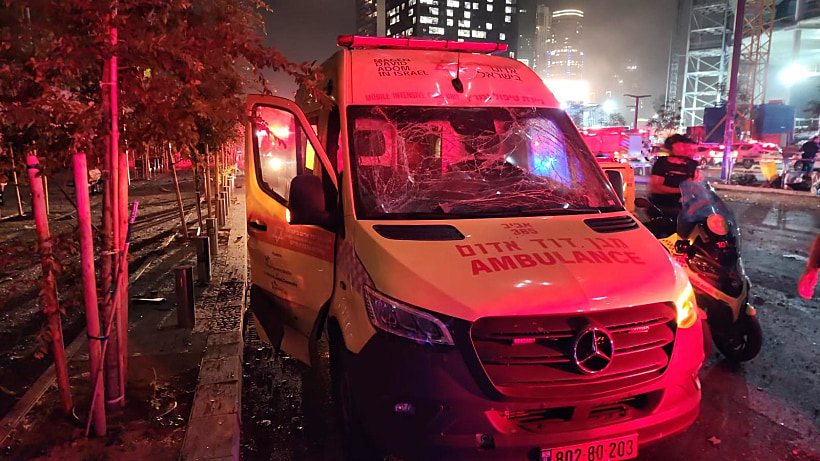 אמבולנס מד"א שנפגע מרסיסים בתל אביב