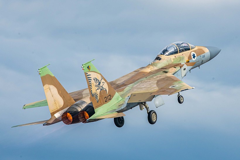 מטוסי קרב של חיל האוויר ממריאים לתקיפה באיראן