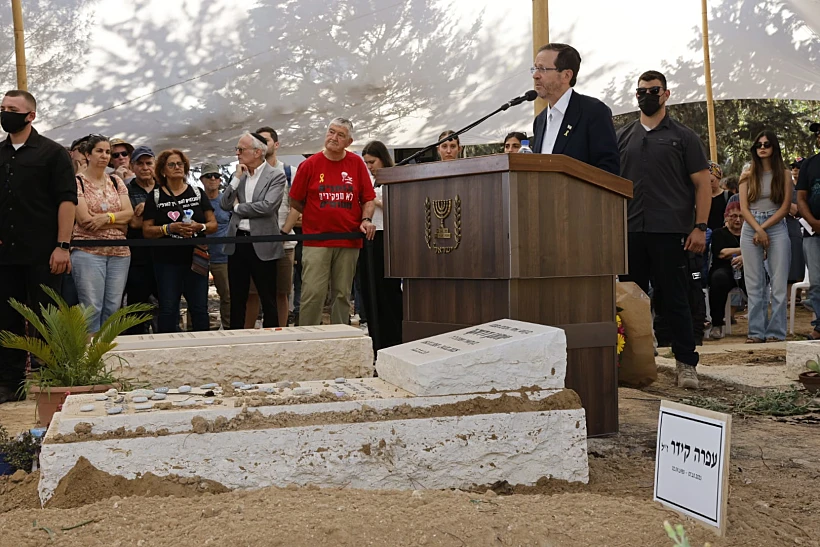 עפרה קידר מובאת למנוחות בבארי