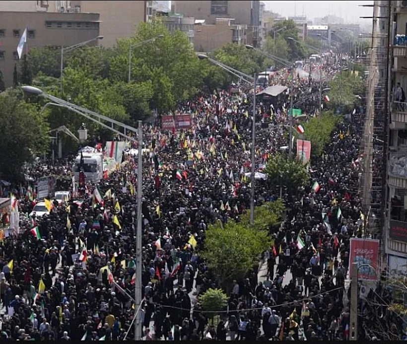 רבבות בהלוויות ענק למפקדי משמרות המהפכה שבחוסלו במכת הפתיחה