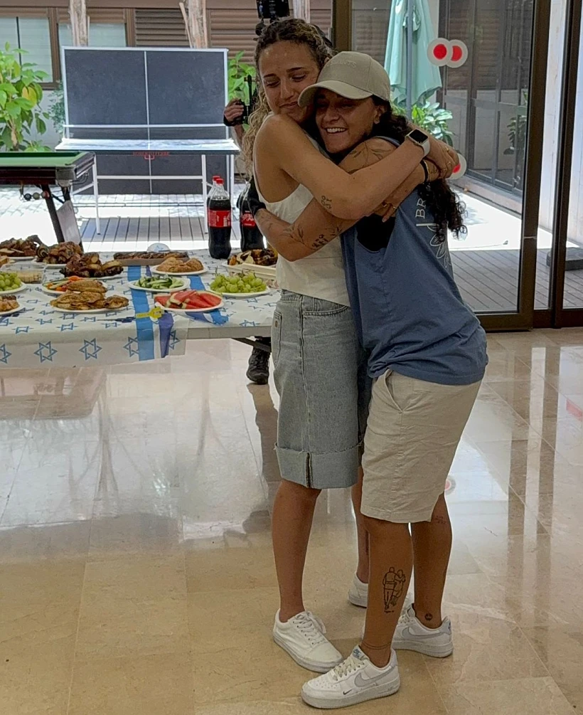 רומי גונן עם אמילי דמארי