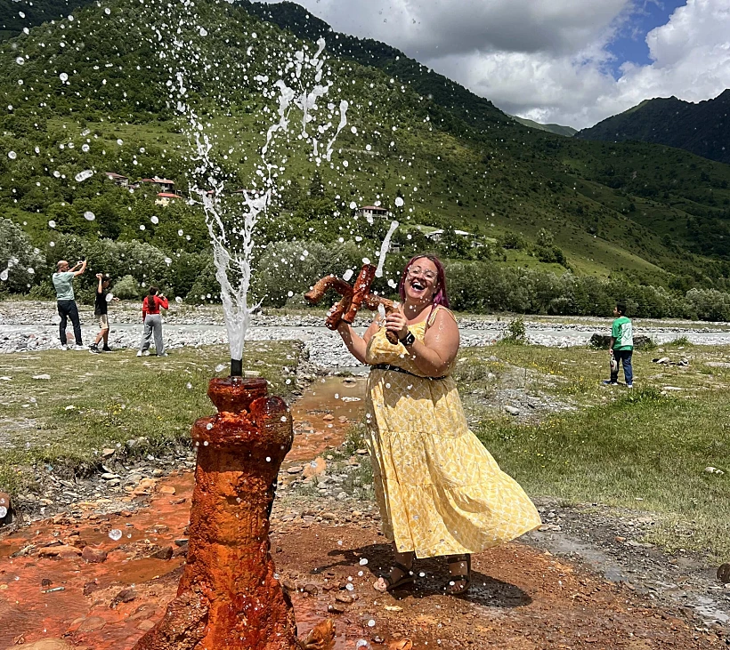 המזרקה הכתומה - מעיין נדי-באני (Nadibani Spring) גאורגיה