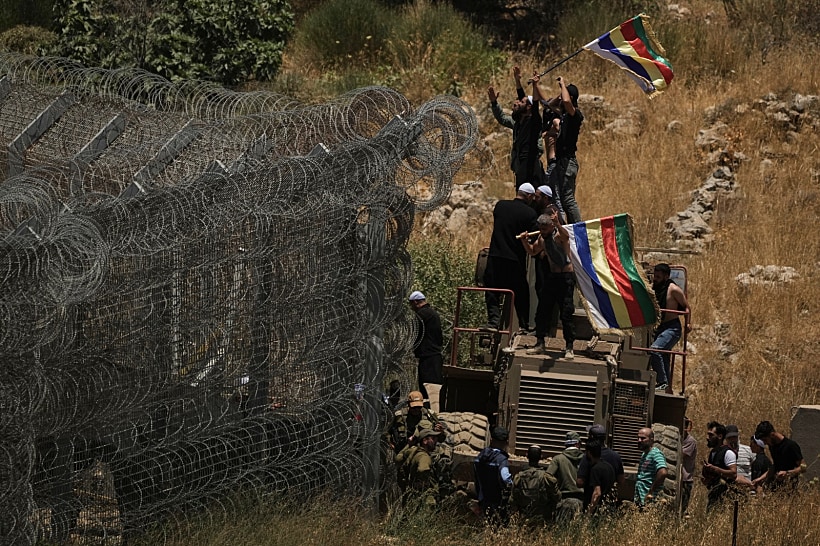 אזרחים דרוזים מפגינים בגבול סוריה