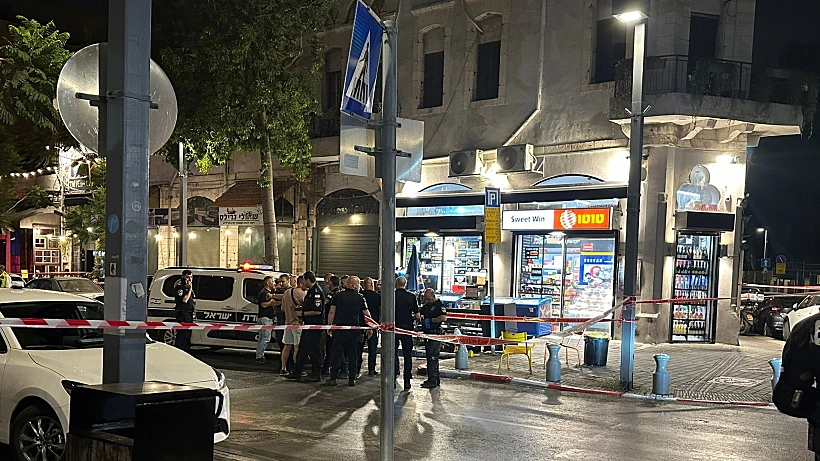 כוחות המשטרה בזירת הירי בכניסה לשוק הפשפשים ביפו