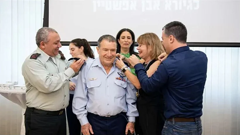 תא"ל במיל' גיורא אפשטיין עם הרמטכ"ל לשעבר גדי איזנקוט