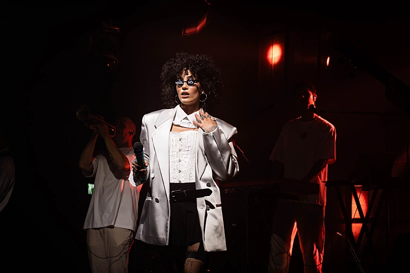 ליהי טולדנו בהופעה בבארבי