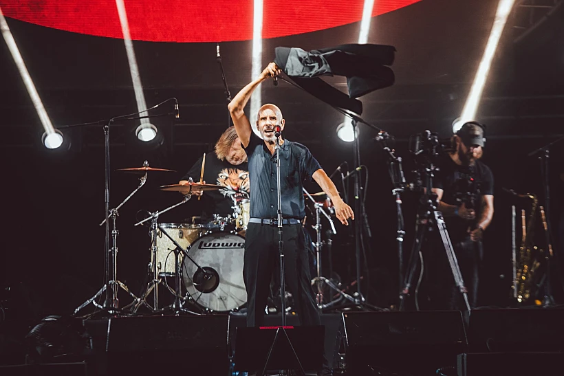 רוקפור בהופעה באמפי קיסריה