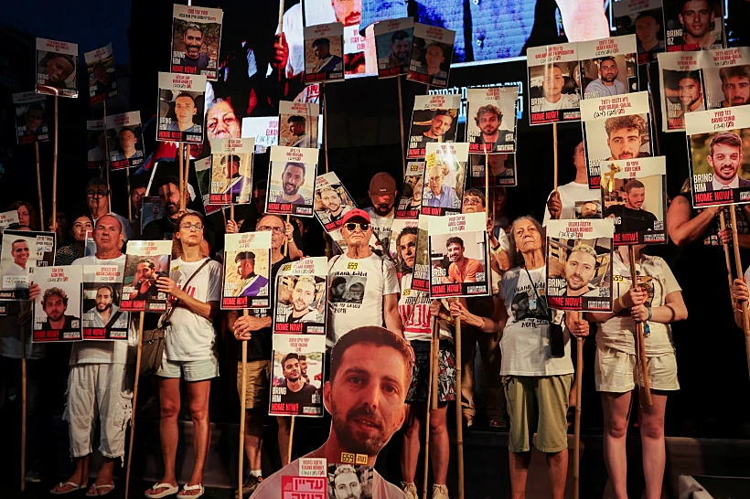 מפגינים למען החטופים בתל אביב