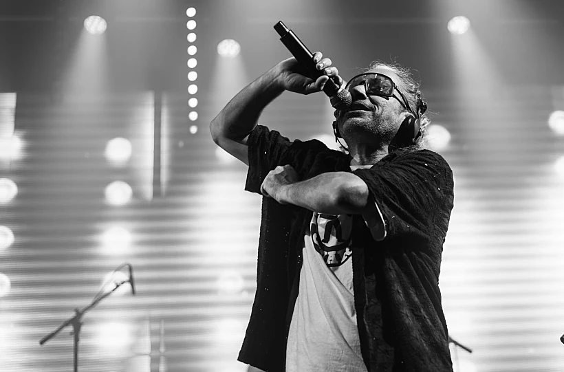 הדג נחש בהופעה בבארבי