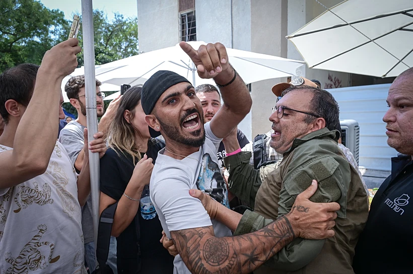 תושבים מוחים במהלך "טקס