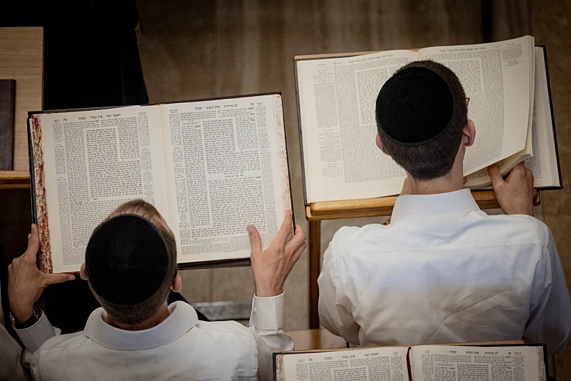 תלמידי ישיבה חרדים