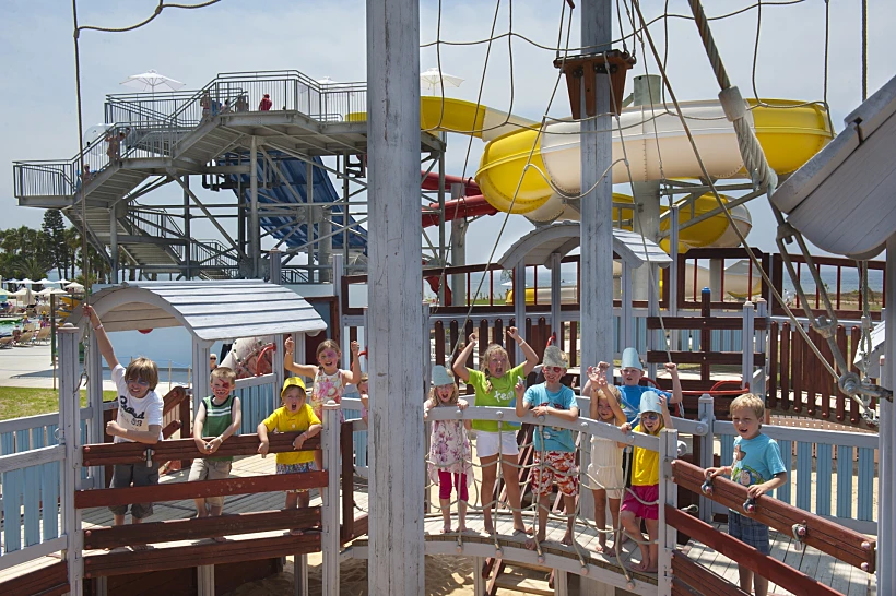 ילדים במלון Louis Phaethon Beach בפאפוס