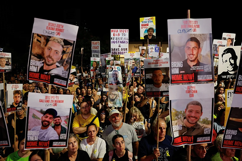 מפגינים למען החטופים בתל אביב