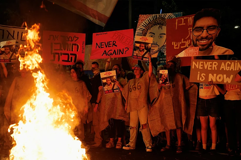 מפגינים למען החטופים בתל אביב