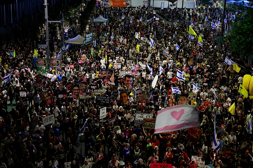 מפגינים למען החטופים בתל אביב