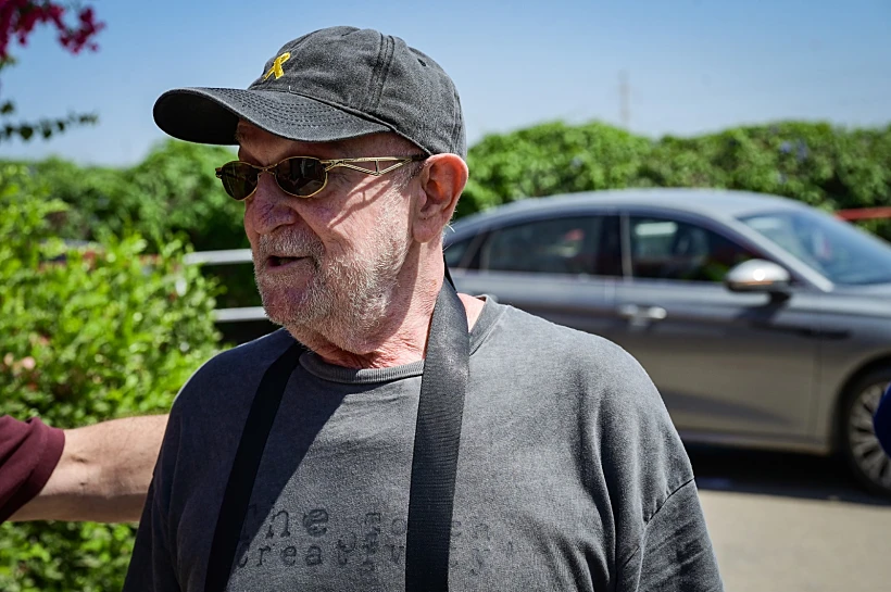 אפרים שמיר בכניסה לחקירתו בלהב 433