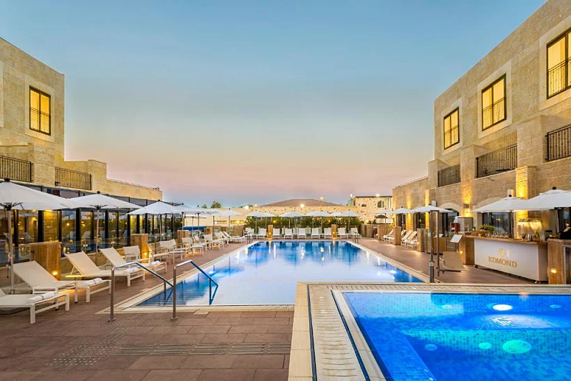 הבריכה של מלון אדמונד ראש פינה