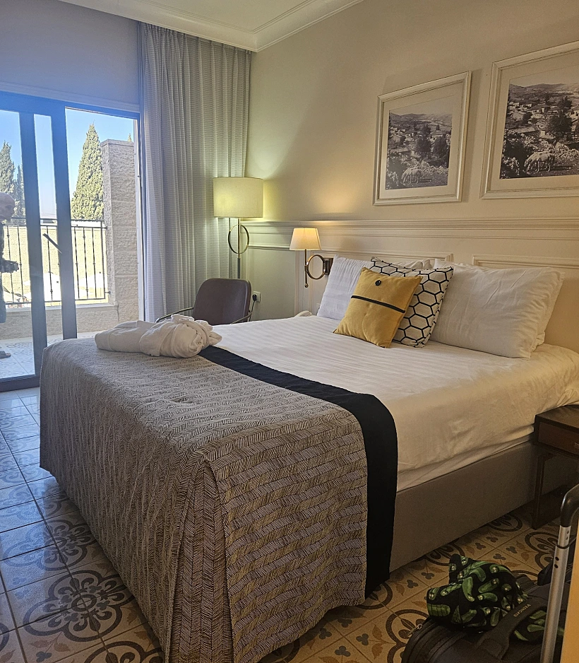 החדר הנעים במלון אלמונד