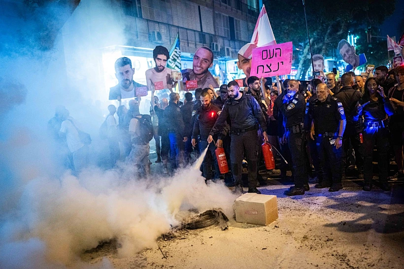 מפגינים למען החטופים בתל אביב