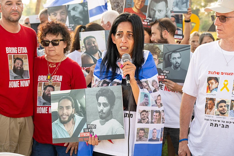 שורדי שבי ובני משפחות החטופים מול בית השר כ"ץ עינב צנגאוקר יאיר הורן אוהד בן עמי