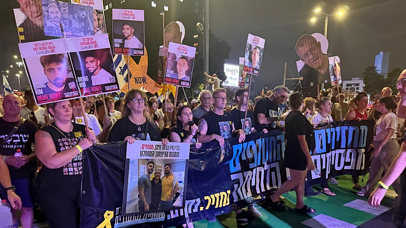 ענת אנגרסט בצעדת משפחות החטופים