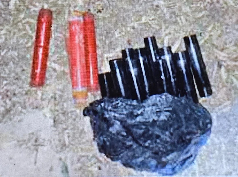 הפריטים שנתפסו אצל החשוד שהיו עתידים לשמש להכנת מטענים