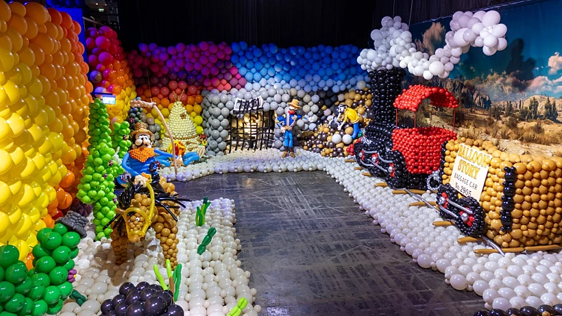 התערוכה "Balloon Story - מסע בזמן"