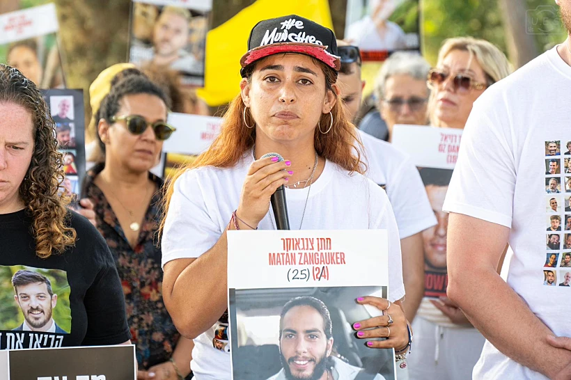 שורדת השבי אילנה גריצווסקי מול בית השר כ"ץ