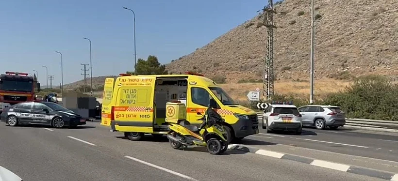 ניידת מד"א בזירת התאונה בכביש 90 סמוך לשדה אליעזר שבצפון