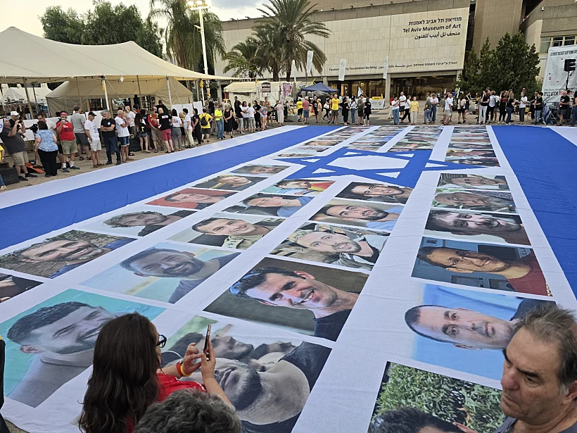 שביתת העם נפתחת בכיכר החטופים