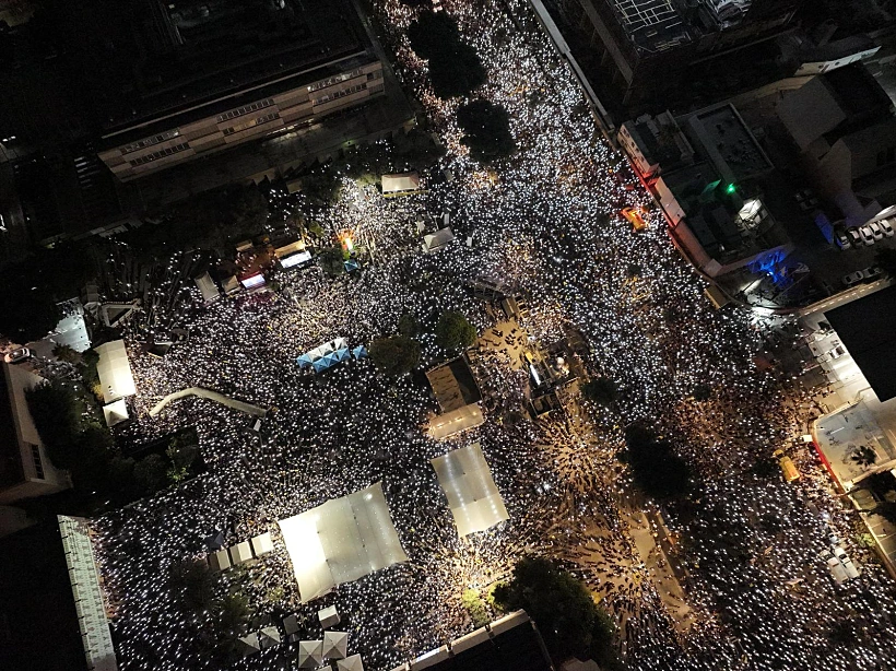 מיצג האורות בכיכר החטופים