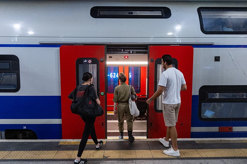 נוסעים ברכבת ישראל