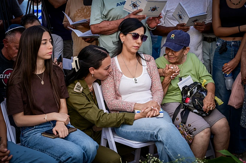 אזכרתה של עדן ירושלמי בבית העלמין ירקון