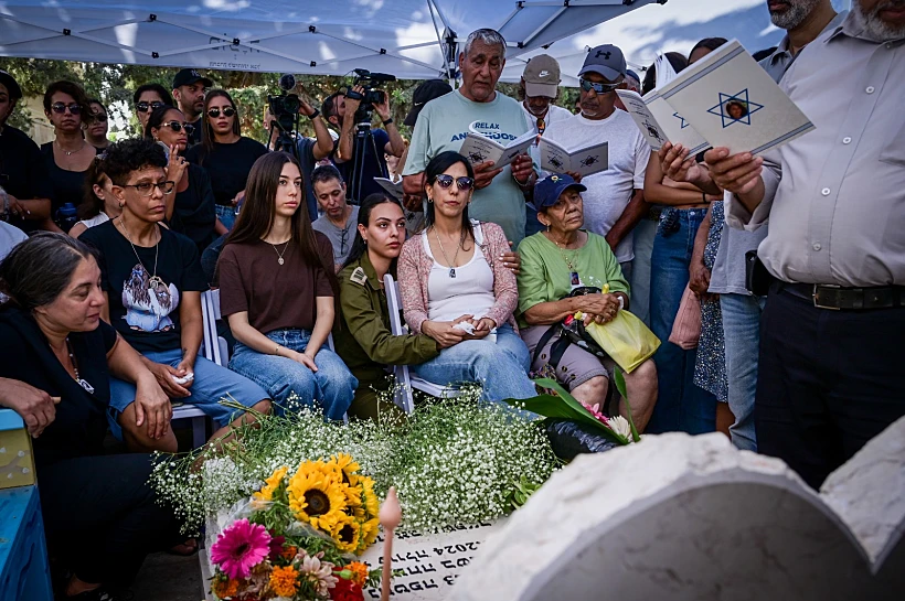 אזכרתה של עדן ירושלמי בבית העלמין ירקון