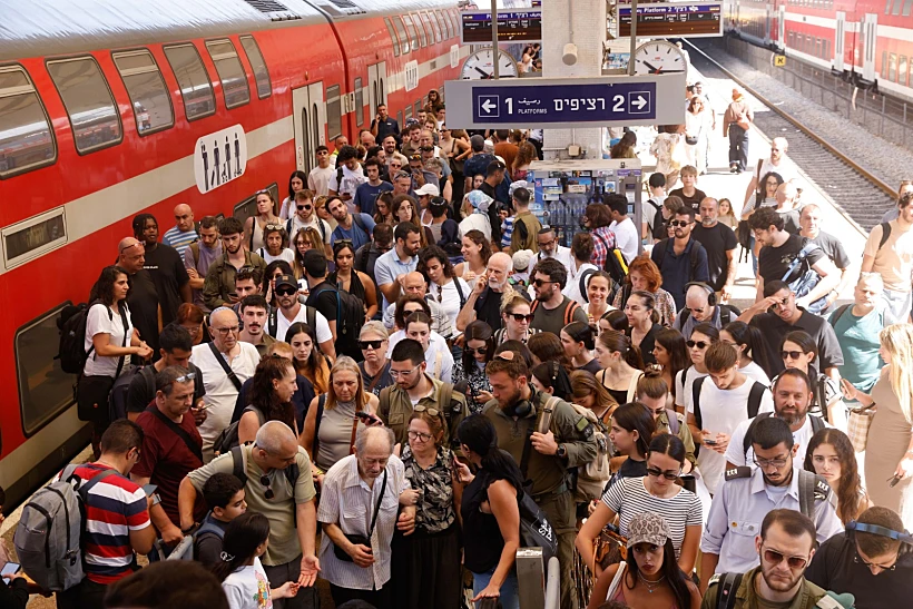 צפיפות בתחנת רכבת