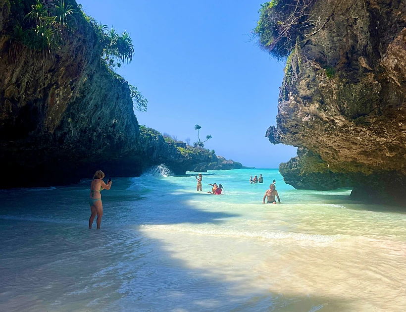 חוף מטנדה בשעת השפל