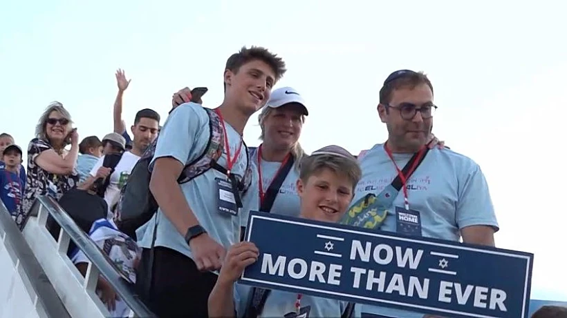 עולים חדשים נוחתים בנתב"ג