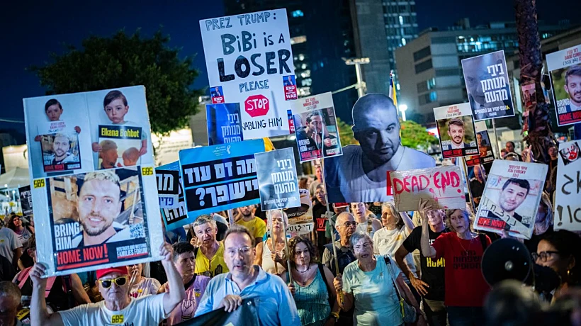 מפגינים למען החטופים בתל אביב