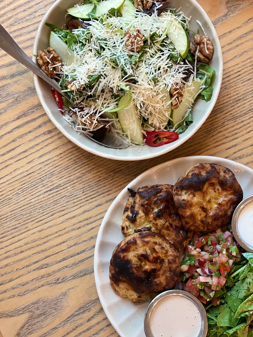 ארוחת נוודים, מלון עין גדי