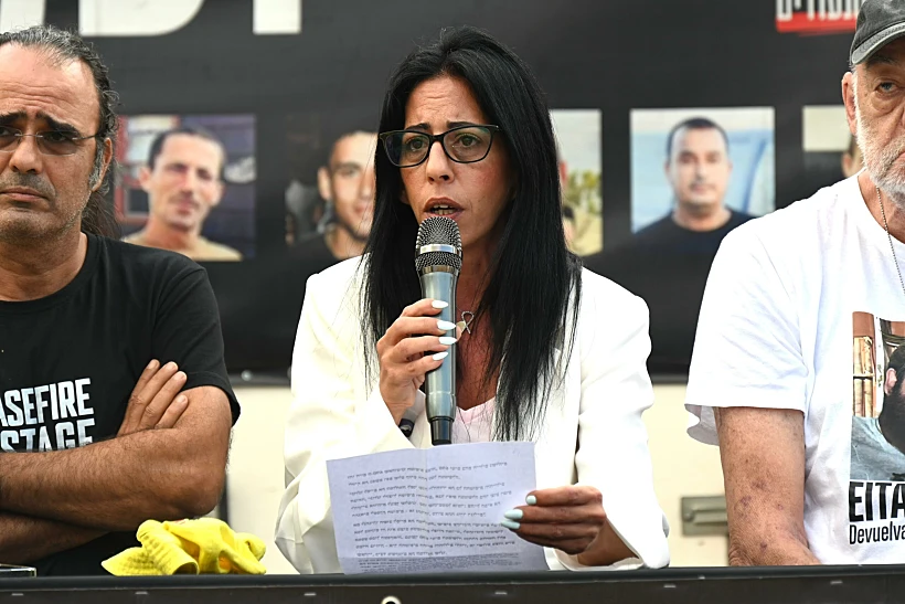 עינב צנגאוקר בהצהרת משפחות החטופים