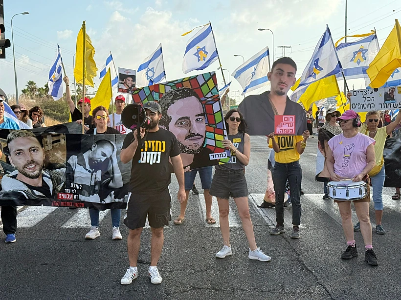 יותם כהן, אחיו של נמרוד כהן בכביש 40 ליד נען