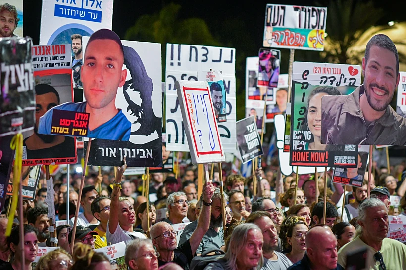 רבבות מפגינים בכיכר החטופים