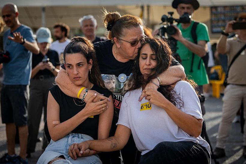 ארבל יהוד עם סילביה ושרון קוניו בכיר החטופים