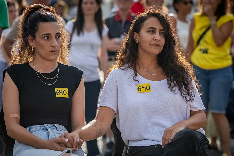 ארבל יהוד ושרון קוניו בכיכר החטופים