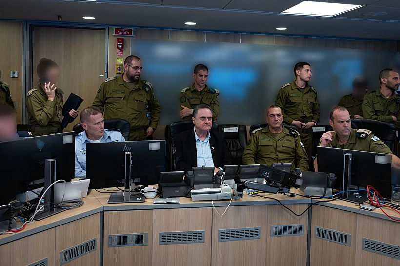 שר הביטחון, הרמטכ"ל, מפקד חיל האוויר וראש אמ"ן בקריה