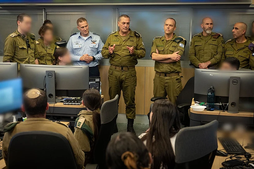 הרמטכ"ל, מפקד חיל האוויר וראש אמ"ן בבור בקריה