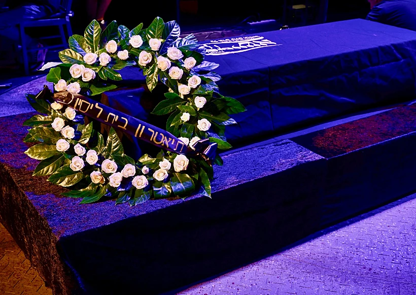 טקס האשכבה לרמי הויברגר בתיאטרון הבימה