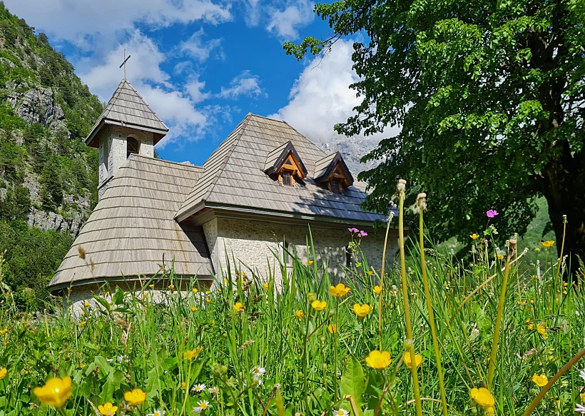 כנסייה בכפר תת' אלבניה